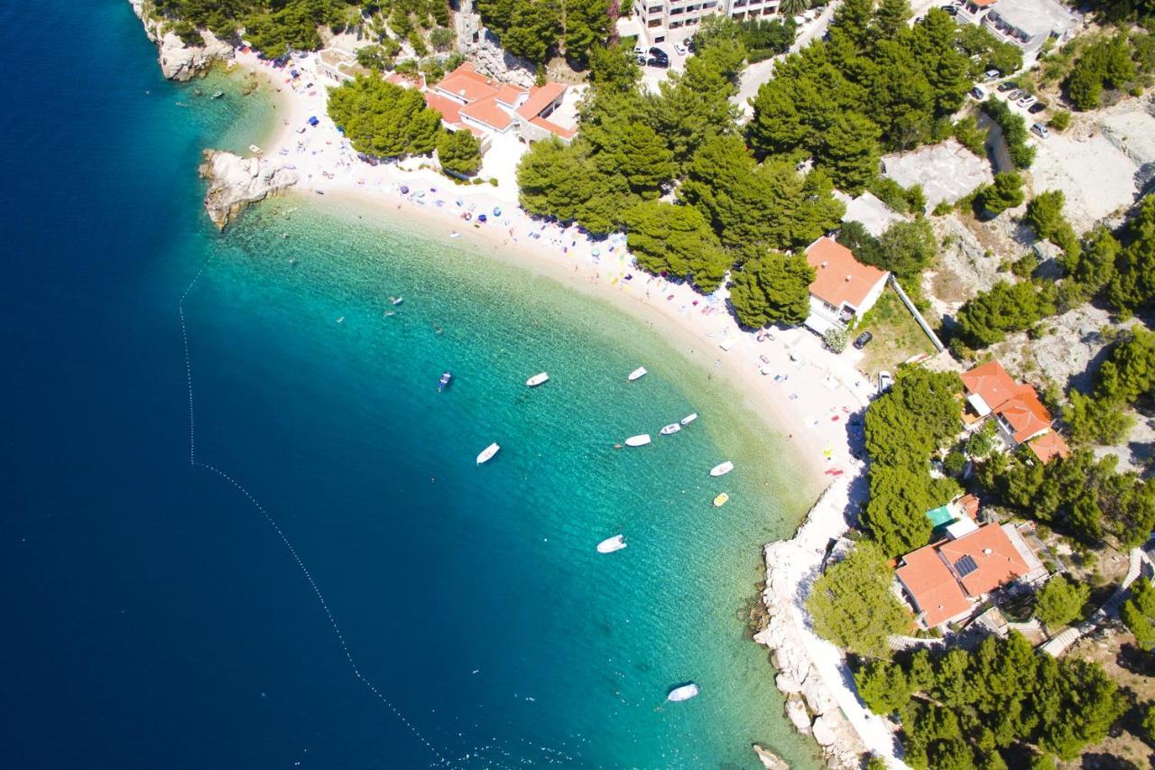 Apartments By The Sea Brela, Makarska - 6688 エクステリア 写真