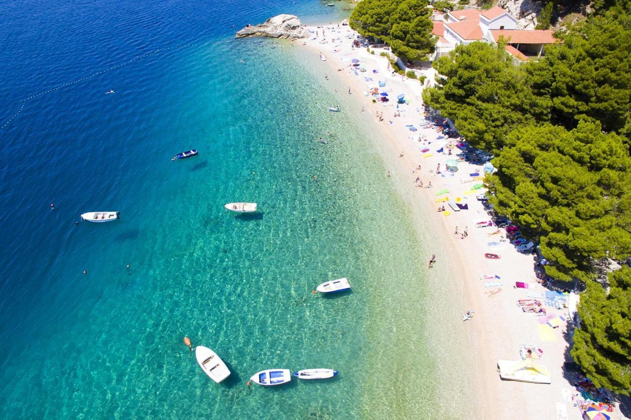 Apartments By The Sea Brela, Makarska - 6688 エクステリア 写真