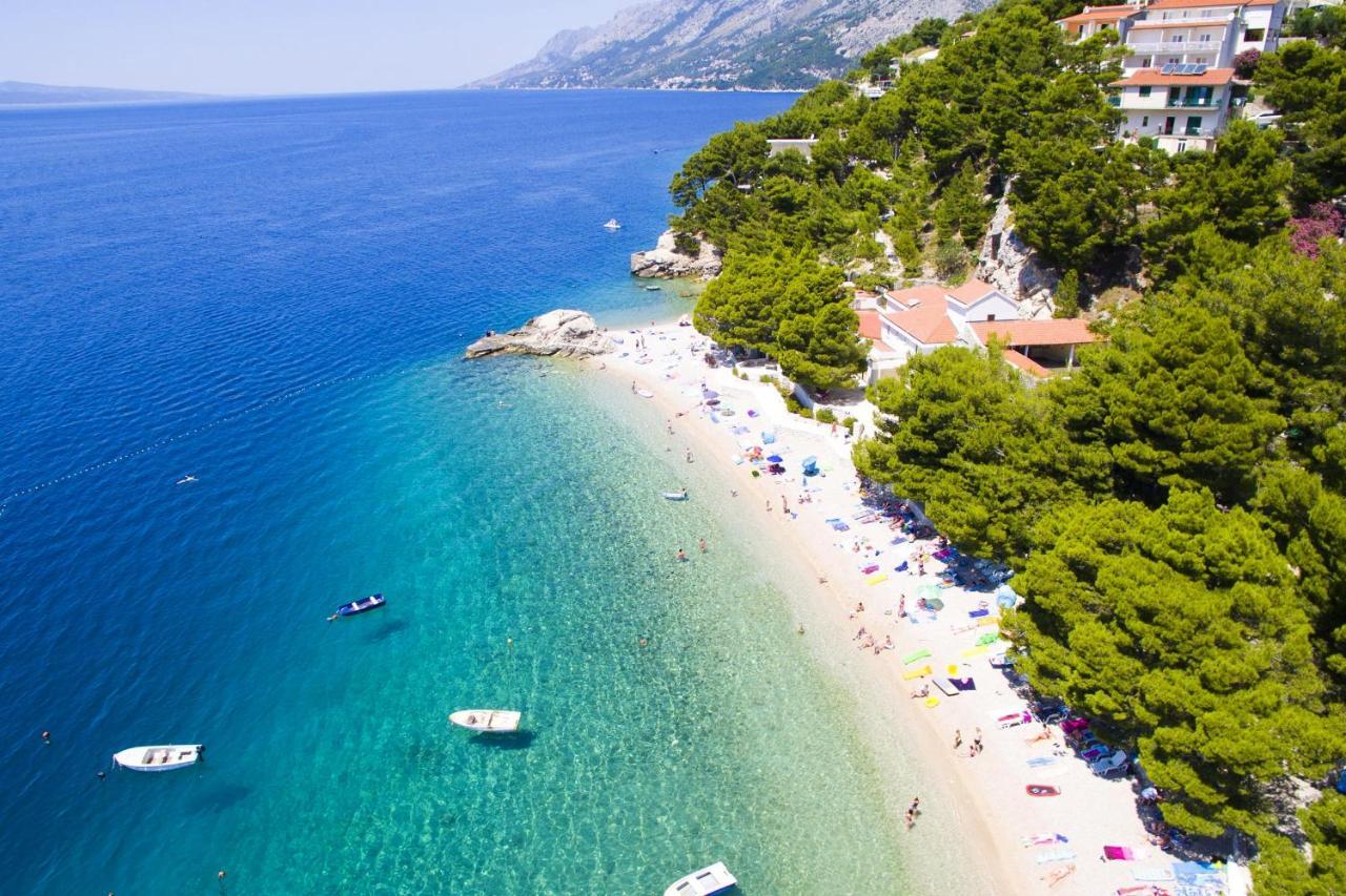 Apartments By The Sea Brela, Makarska - 6688 エクステリア 写真