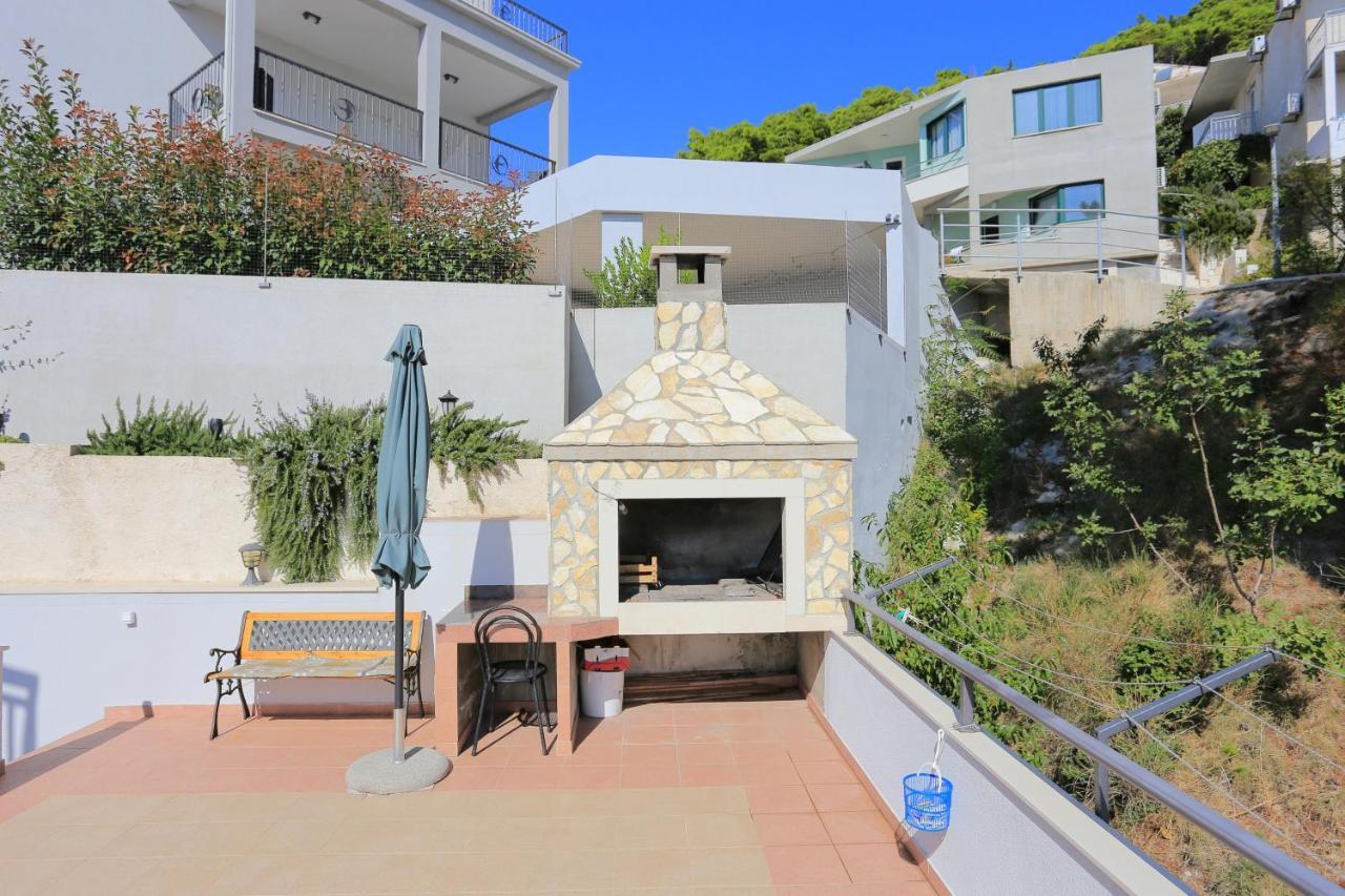 Apartments By The Sea Brela, Makarska - 6688 エクステリア 写真