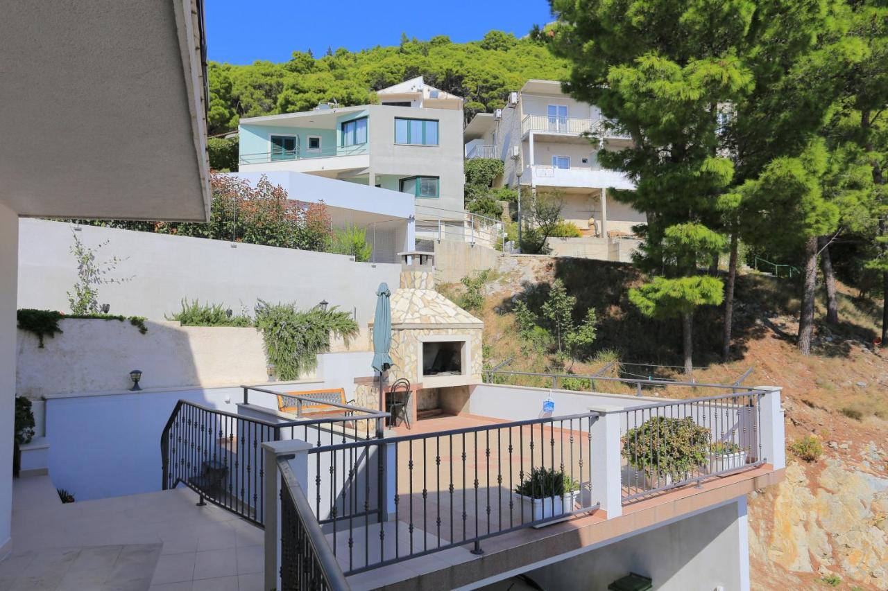 Apartments By The Sea Brela, Makarska - 6688 エクステリア 写真