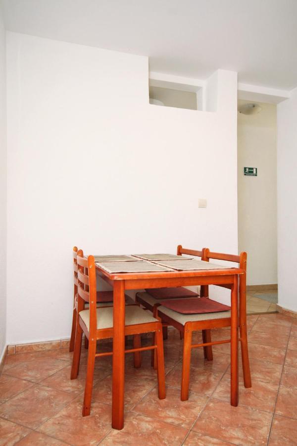 Apartments By The Sea Brela, Makarska - 6688 エクステリア 写真