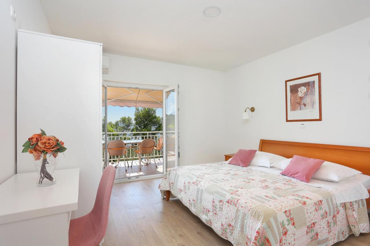 Apartments By The Sea Brela, Makarska - 6688 エクステリア 写真