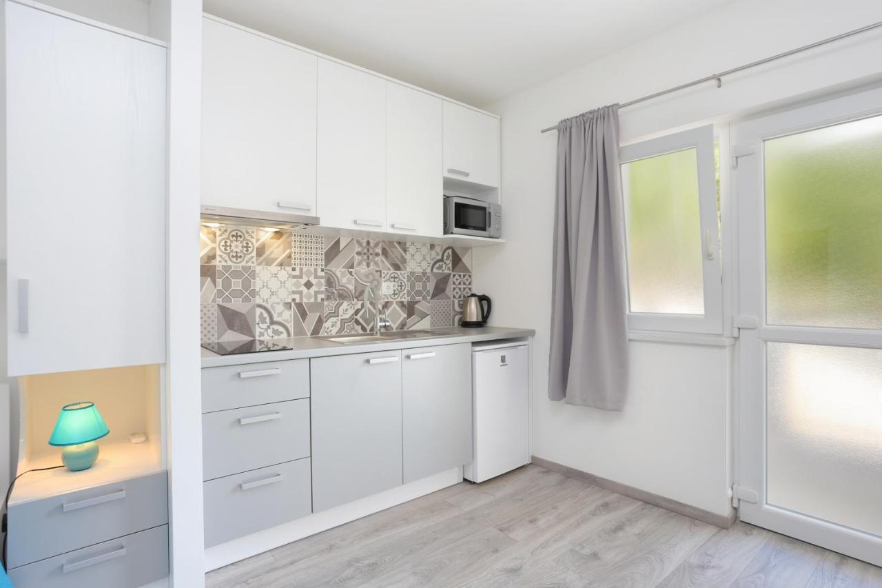 Apartments By The Sea Brela, Makarska - 6688 エクステリア 写真