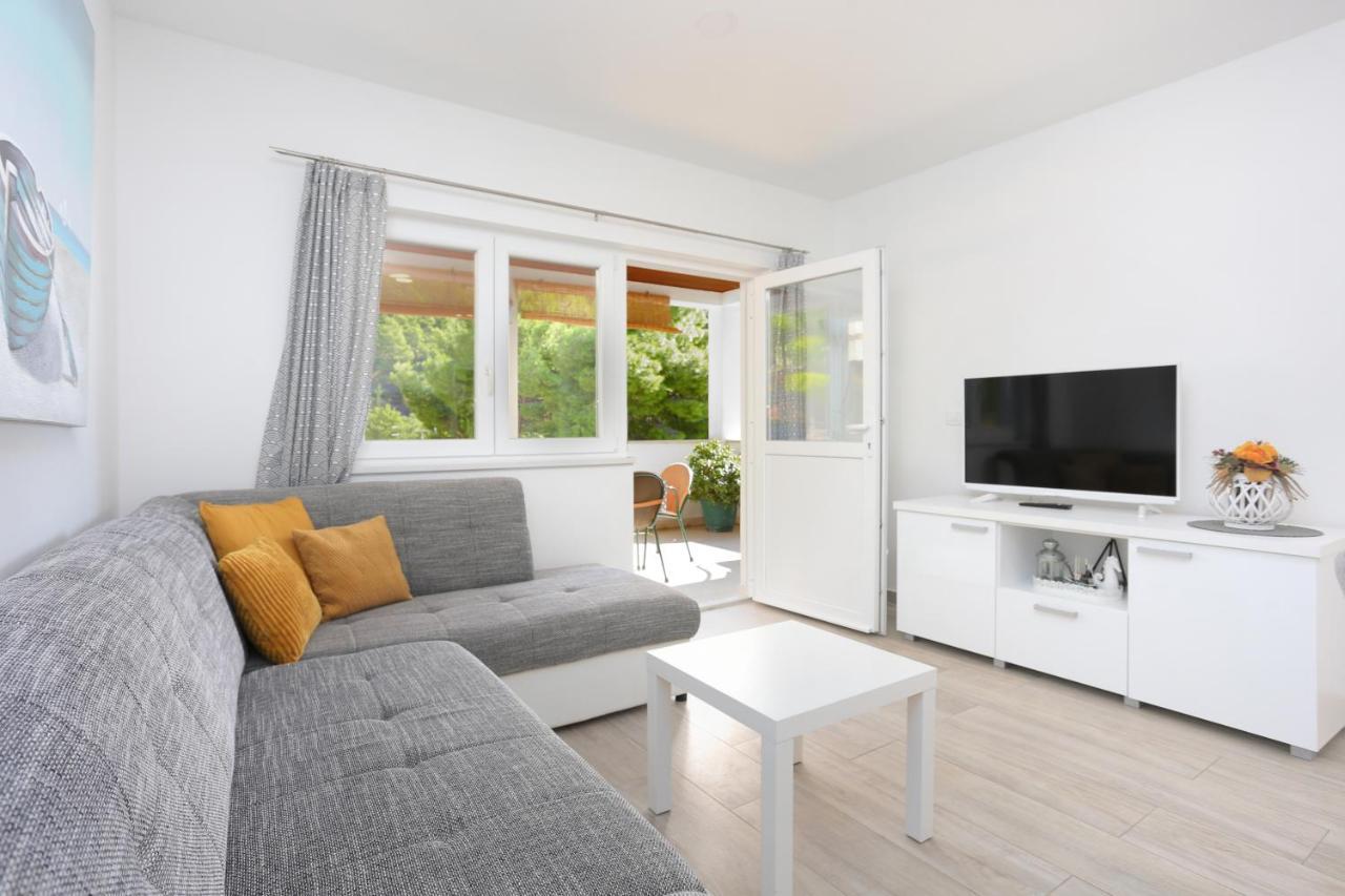 Apartments By The Sea Brela, Makarska - 6688 エクステリア 写真