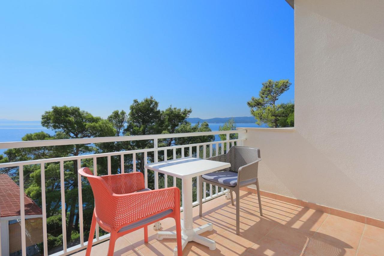 Apartments By The Sea Brela, Makarska - 6688 エクステリア 写真