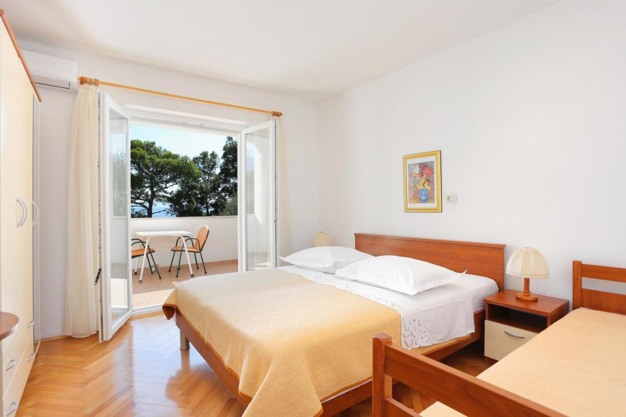 Apartments By The Sea Brela, Makarska - 6688 エクステリア 写真