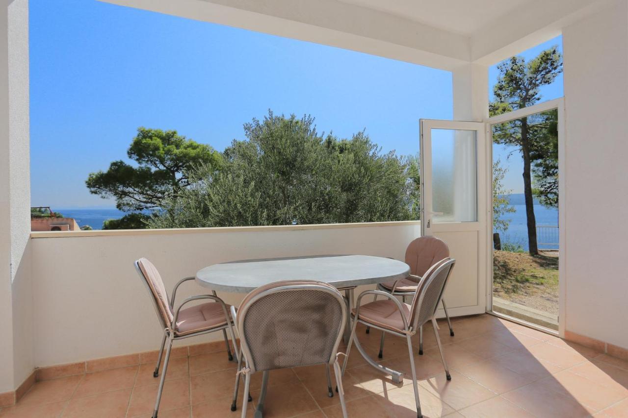 Apartments By The Sea Brela, Makarska - 6688 エクステリア 写真