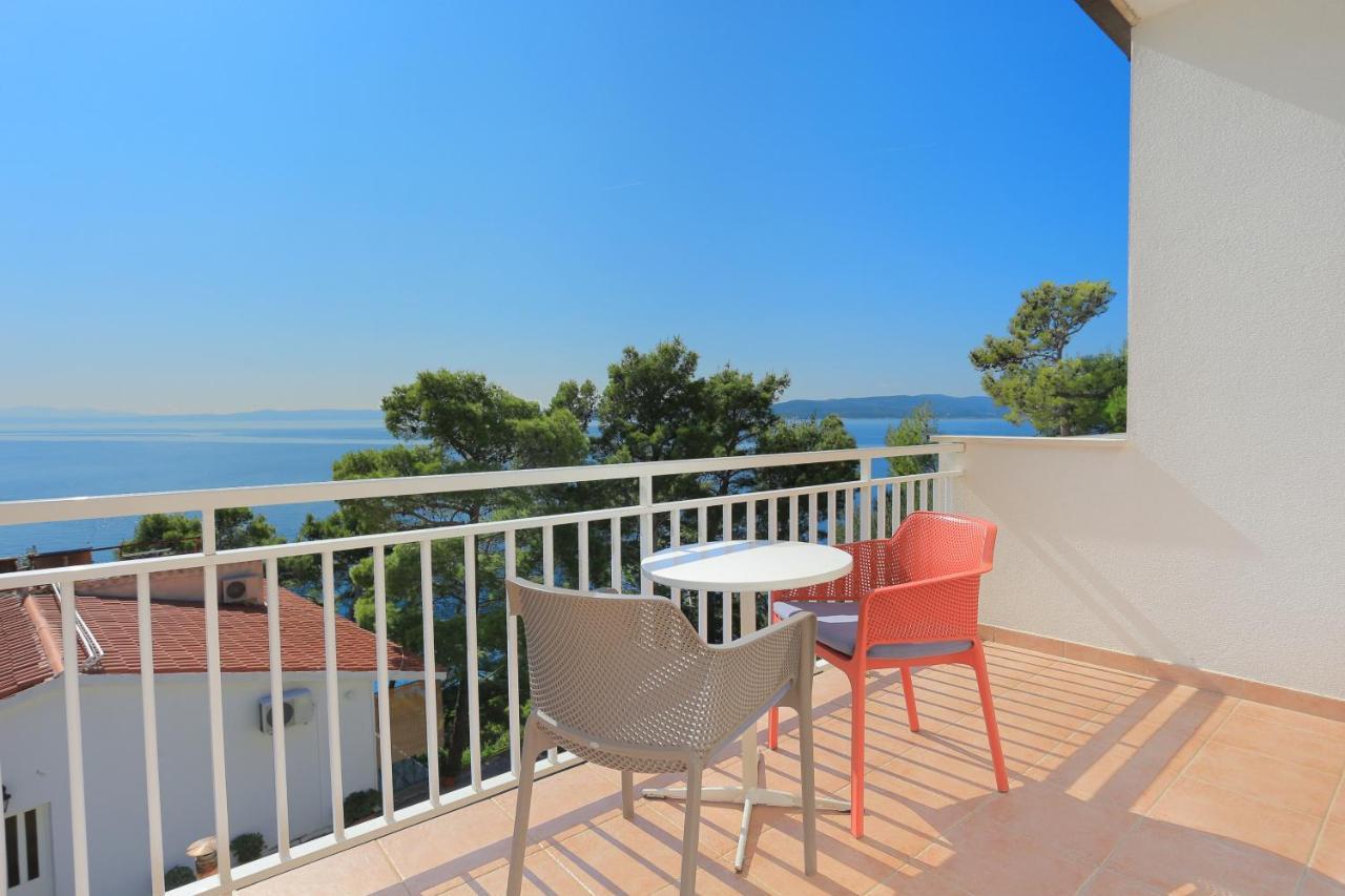 Apartments By The Sea Brela, Makarska - 6688 エクステリア 写真